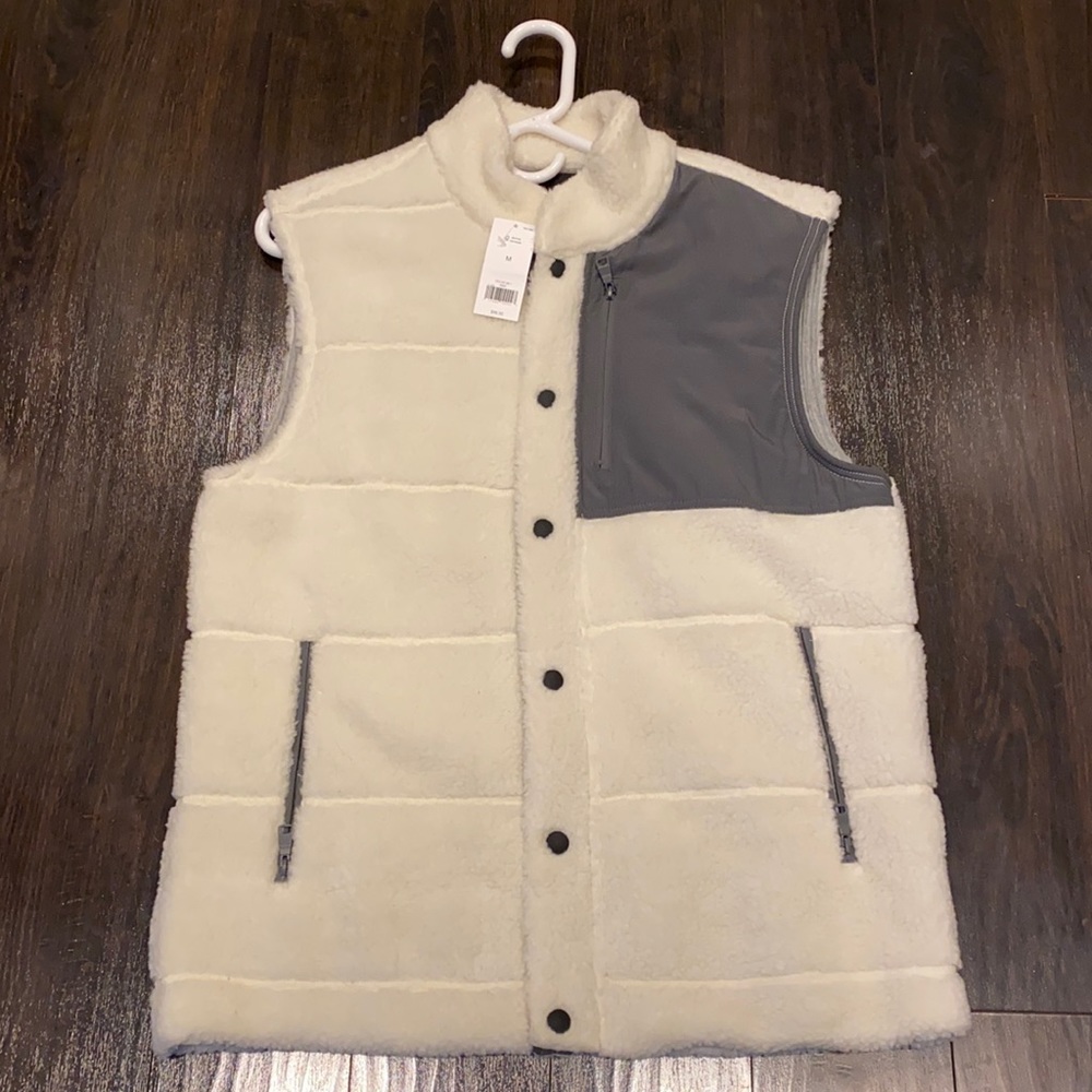 NWT Men’s Banana Republic faux Sherpa vest